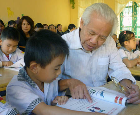 Trường rũ bỏ trách nhiệm khi đuổi học sinh hư